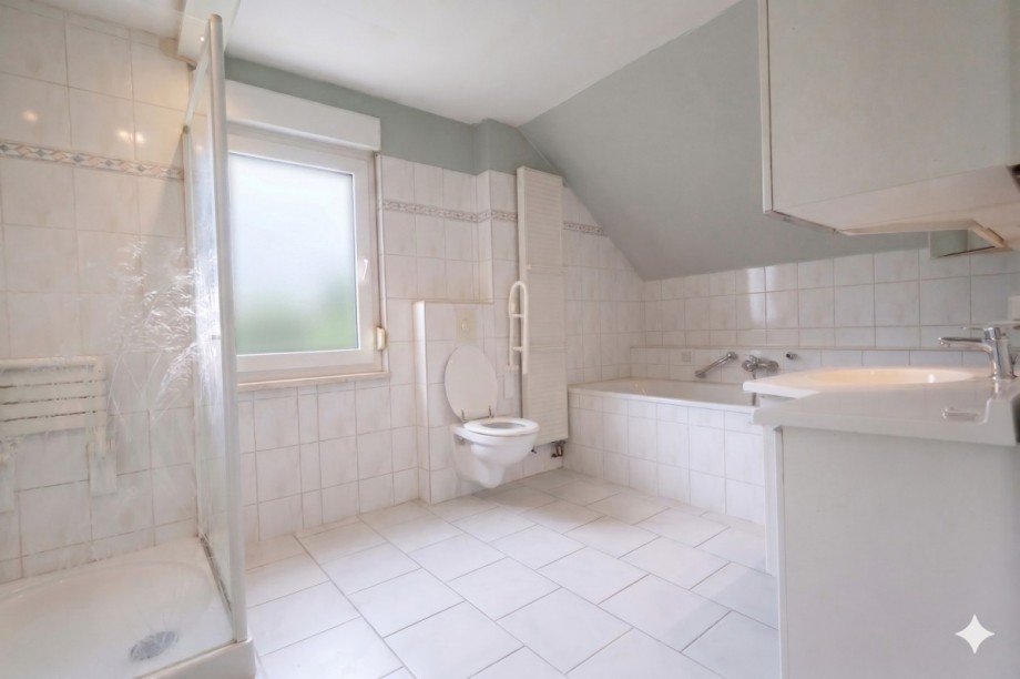 Bad mit Dusche und Wanne Doppelhaush�lfte Thale