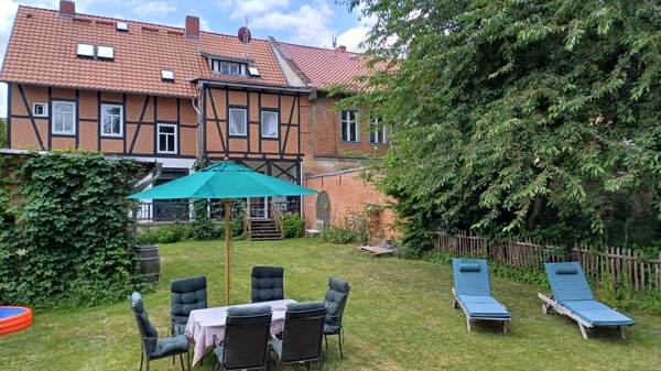 Gartenansicht Zweifamilienhaus Ballenstedt