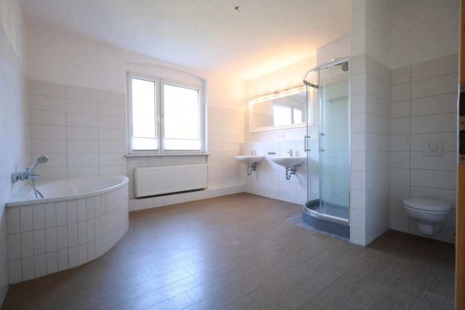 Bad mit Dusche und Wanne Einfamilienhaus Halberstadt