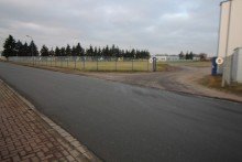 Zufahrt Produktionshallen mit B�ro und Sozialtrakt