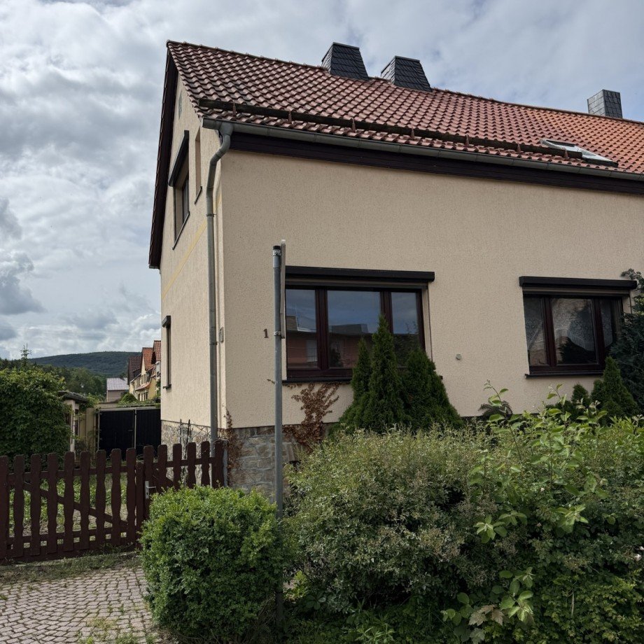 Haus mit Einfahrt Doppelhaush�lfte Neinstedt