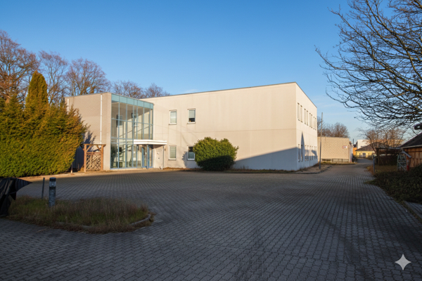 Ansicht von vorn, bearbeitet Querfurt Werkstatt Ihr neuer Standort in Mitteldeutschland !Gro�e Gewerbeeinheit f�r Bildung undMittelstand am Standort Querfurt