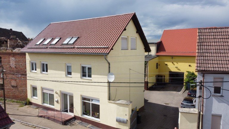 Stra�enansicht Mehfamilienhaus Gerbstedt / Siersleben Haus Einmalige Kombination- Gepflegtes Mehrfamilienhaus plus kreative Nutzfl�che in ausgebauter alter M�hle.