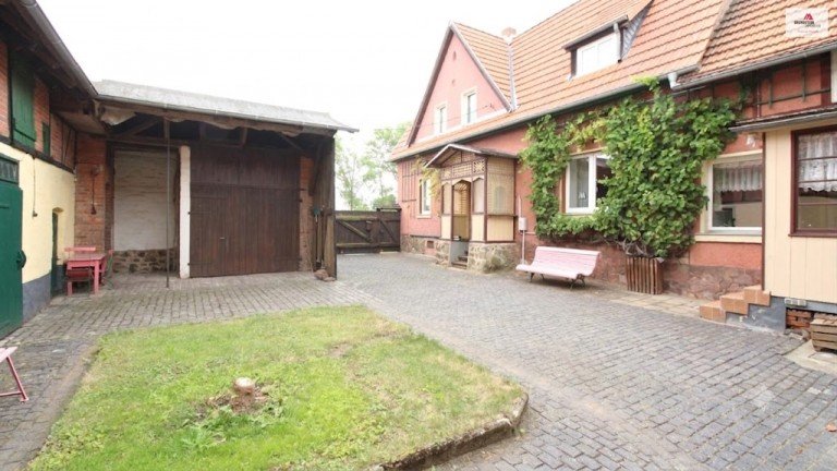 Hofansicht Stadt Falkenstein OT Neuplatendorf Einfamilienhaus Landhaus mit ausreichend Platz in Neuplatendorf