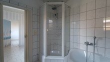 Bad mit Dusche und Wanne *Reserviert*Bauernhof und zwei Scheunen auf gro�em Grundst�ck - ein Traum f�r Individualisten mit Tieren + Hobby