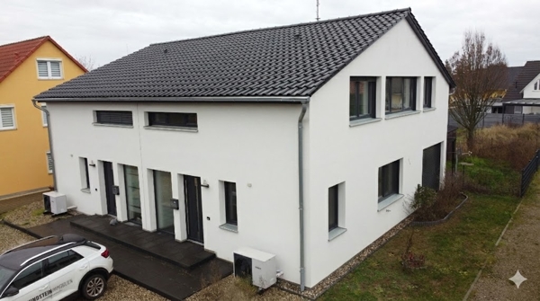 Eckansicht Doppelhaush�lfte Burg