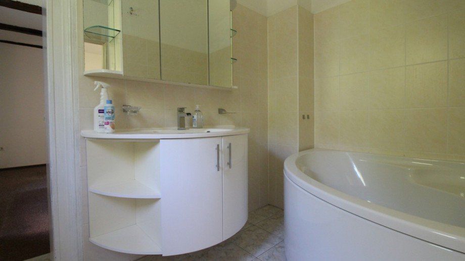 Bad mit Wanne Einfamilienhaus Magdeburg