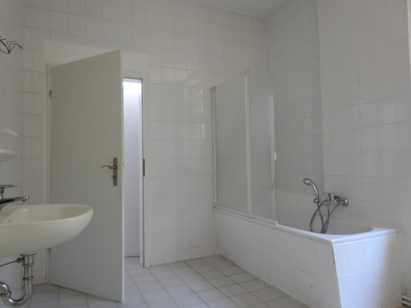 Bad mit Wanne B�rofl�che Aschersleben