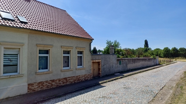 Stra�enansicht Doppelhaush�lfte Schneidlingen