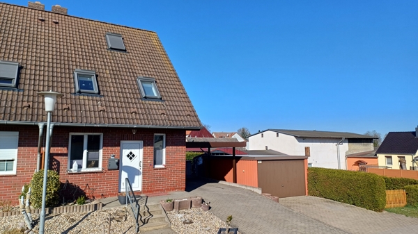 Stra�enansicht Doppelhaush�lfte Ballenstedt