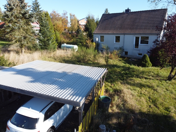 Carport und Haus von Westen Einfamilienhaus Friedrichsbrunn