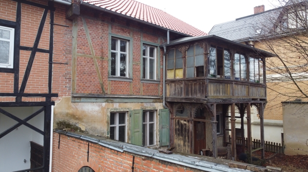 R�ckseite mit Wintergarten Doppelhaush�lfte Ballenstedt