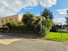 Stra�enansicht Ihr n�chstes Projekt: Baugrundst�ck f�rs Eigenheim oder Garagenpark am Stadtrand.