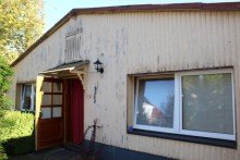 Bungalow Eingangst�r Einfamilienhaus mit separatem Bungalow und (Bau)Grundst�ck in Friedrichsbrunn