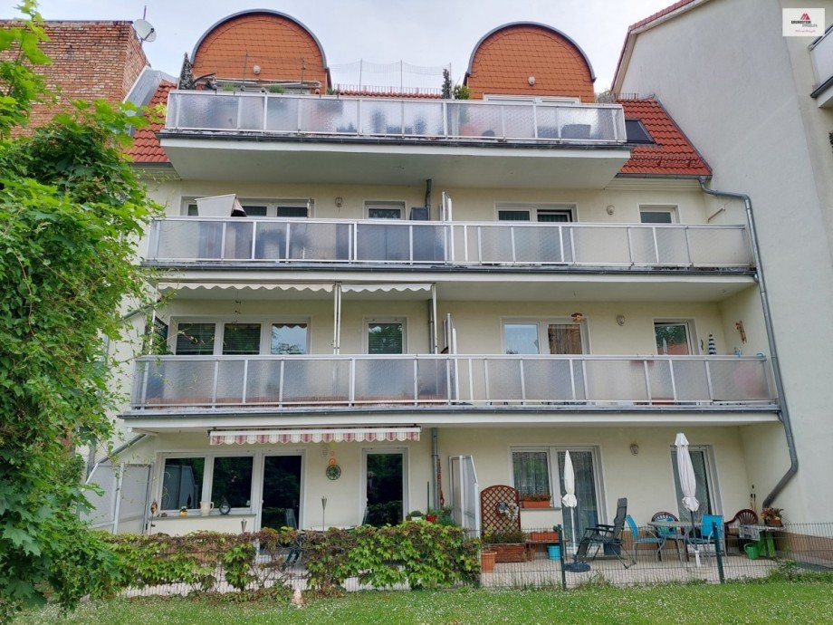 Das Haus - R�ckansicht Etagenwohnung Aschersleben