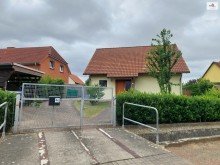 1064_Hausansicht Bereit zum Einziehen: Gepflegtes Einfamilienhaus in ruhiger Lage von Ermsleben