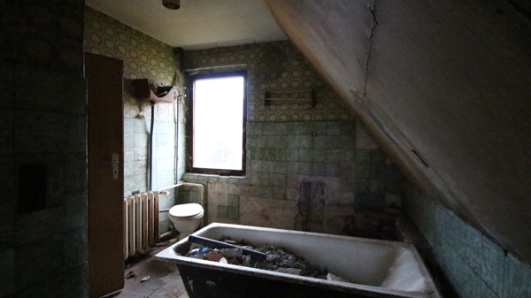 Bad im Dachgeschoss Doppelhaush�lfte Blankenburg / B�rnecke