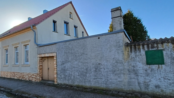 Stra�enansicht Doppelhaush�lfte Schneidlingen