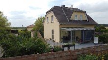 Gartenansicht Modernes Haus mit Wintergarten und gro�er Terrasse sucht Sie