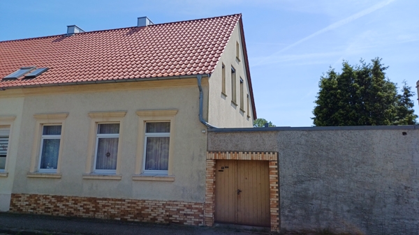 Vorderseite Doppelhaush�lfte Schneidlingen