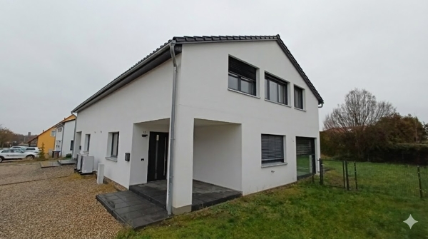 Stra�enansicht Doppelhaush�lfte Burg