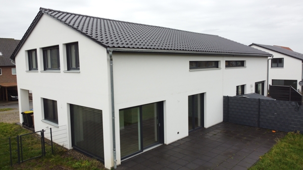 Gartenansicht Doppelhaush�lfte Burg