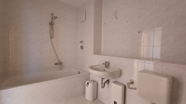 Bad mit Wanne Etagenwohnung Aschersleben