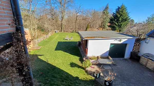 Blick in den Garten Zweifamilienhaus Ballenstedt