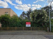 Stra�enansicht Ihr n�chstes Projekt: Baugrundst�ck f�rs Eigenheim oder Garagenpark am Stadtrand.