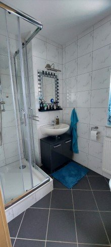G�ste WC mit Dusch Provisionsfrei! Ruhig gelegenes Wohlf�hlhaus mit Wintergarten, gro�e Sonnenterrasse und  Garten.