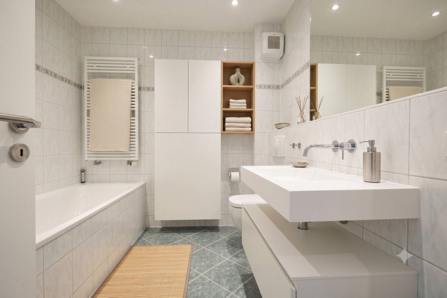 Bad mit Wanne und Dusche Erdgeschosswohnung Aschersleben